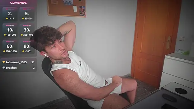 HonestAndrew live cam on Stripchat