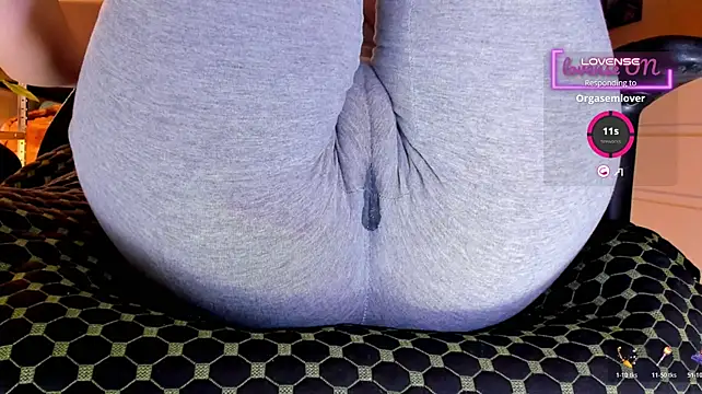 Cameltoe_squirt_inPants