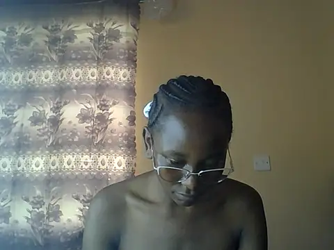 Goldenpixie live cam on Stripchat
