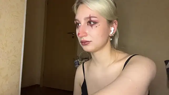 LishaNuding live cam on Stripchat