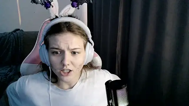 HelenMo0n live now