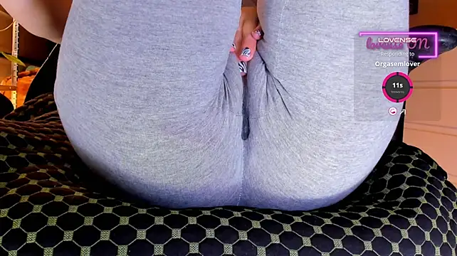 Cameltoe_squirt_inPants