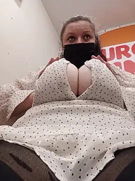 sassy_pants (F young) - naked tits 3 minutes