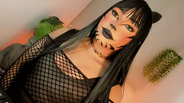 misstreslatin live cam on Stripchat