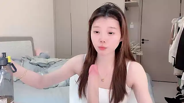 tuotuo2007 live cam on Stripchat