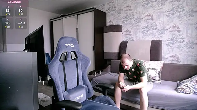 SerzhKorol1 live cam on Stripchat