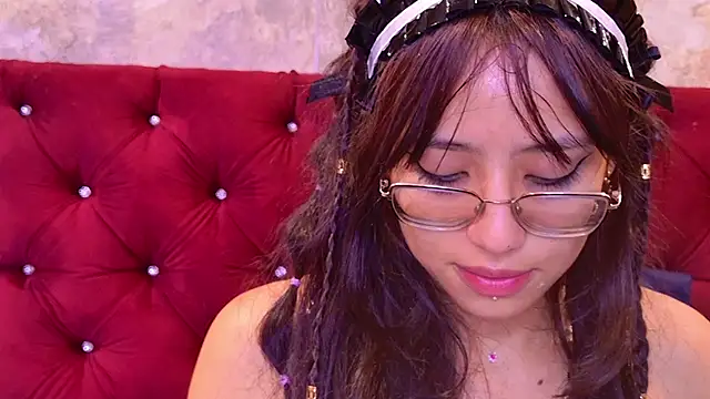 abril_collinz live cam on Stripchat