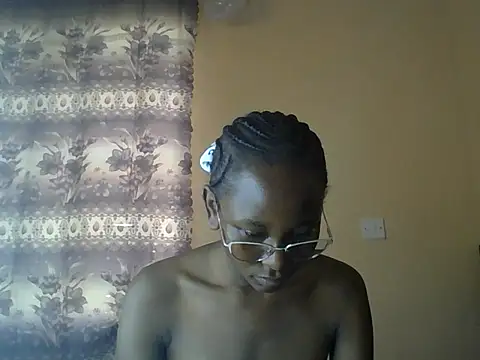 Goldenpixie live cam on Stripchat