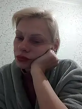 Julie_Silver live cam on Stripchat