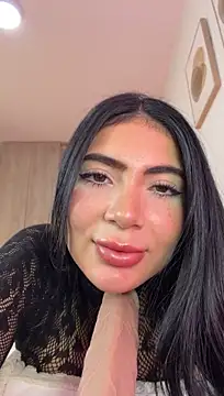 Mia_222 live cam on Stripchat