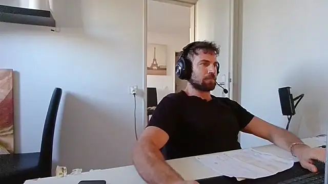 alpha-hunk live cam on Stripchat