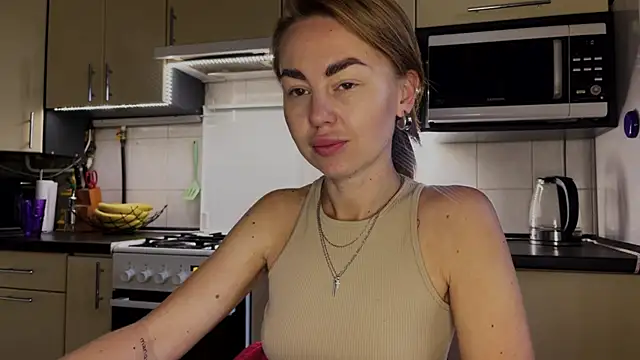 Marta_Kelly live cam on Stripchat
