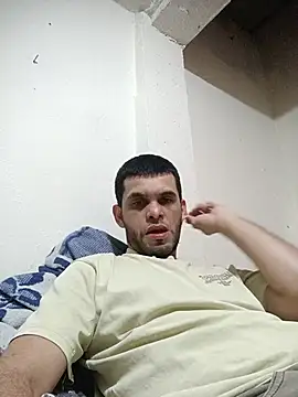 James21990 live cam on Stripchat