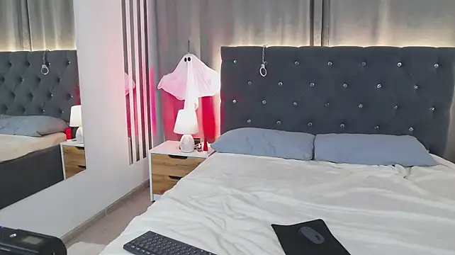 VikkyVonn live cam on Stripchat