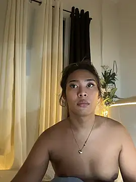 hugecock_tamira live cam on Stripchat