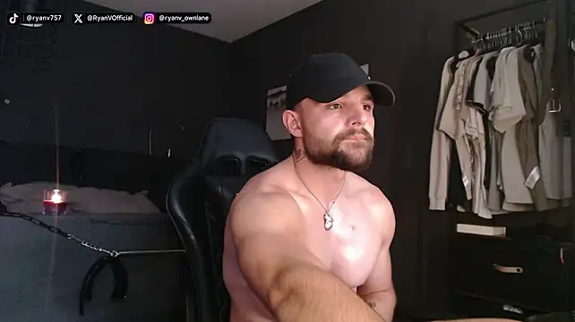 OnlyRyanOf live cam