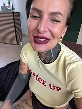 KathaleaNoir live cam on Stripchat