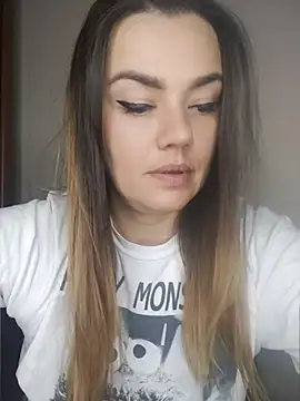 KrissSexi live cam on Stripchat