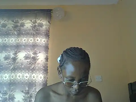 Goldenpixie live cam on Stripchat