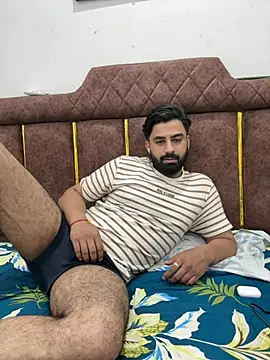 Royalboy_03 live cam on Stripchat