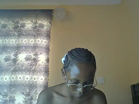 Goldenpixie live cam on Stripchat