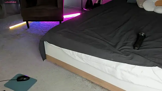 Valerie_Foxy