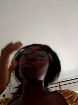urgirltina live cam on Stripchat