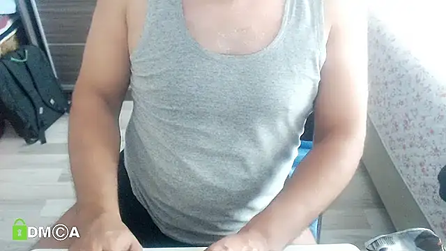 LiONTURK live cam on Stripchat