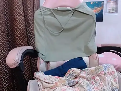 Mistress_Bigcockts live cam on Stripchat