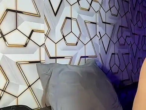 Clyde_hugecock live now