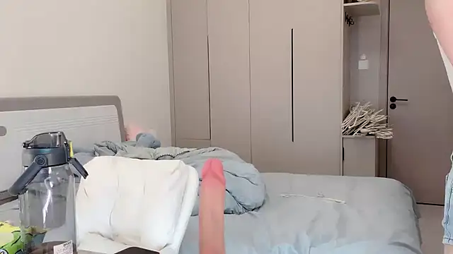 tuotuo2007 live cam on Stripchat