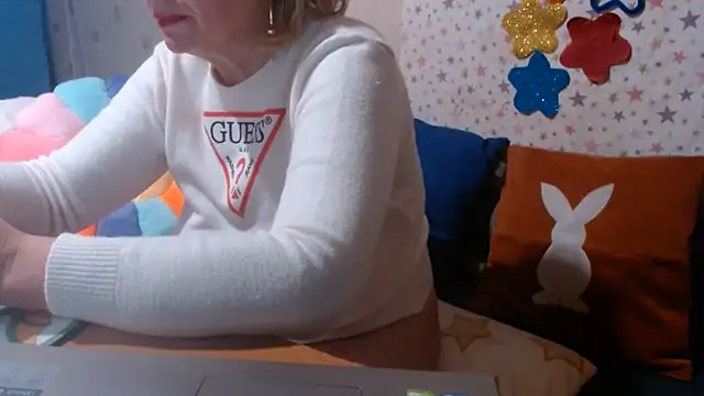 QueenLana live cam on Stripchat