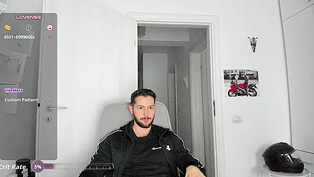 ZackFraser live cam on Stripchat
