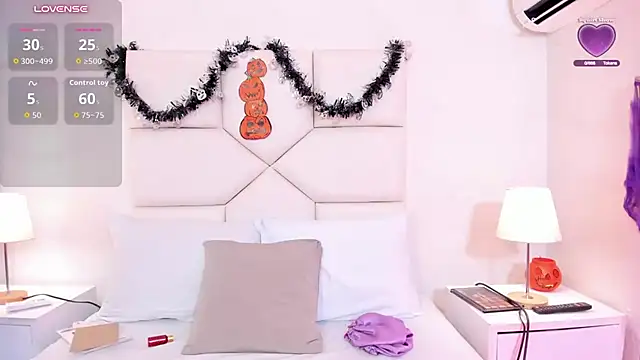 Kiraspell live cam on Stripchat