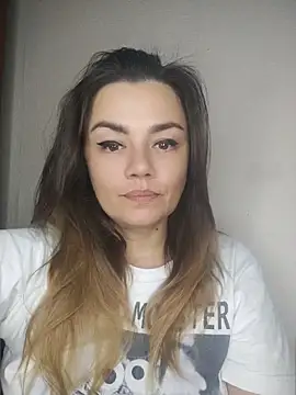 KrissSexi live cam on Stripchat