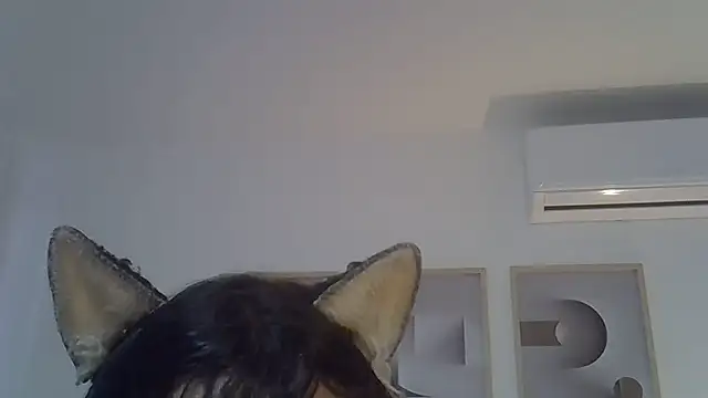 SkinnyKitten live cam on Stripchat