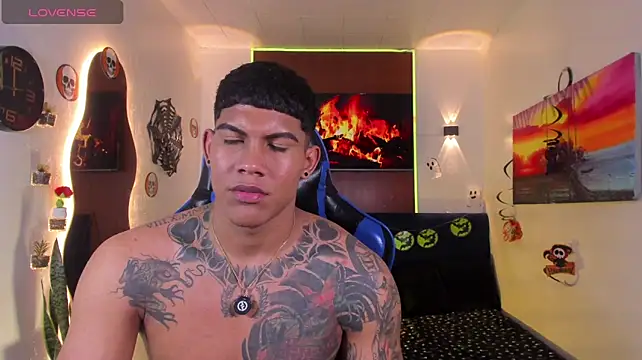 Damian_latinxxx live cam on Stripchat