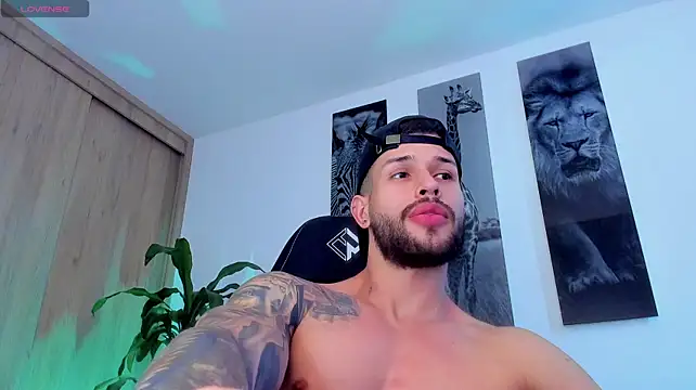 Santos_ramirez1 live cam on Stripchat