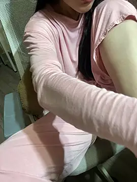 Mina048 live cam on Stripchat