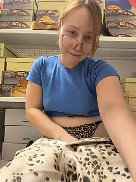 SlavicCandy live cam on Stripchat