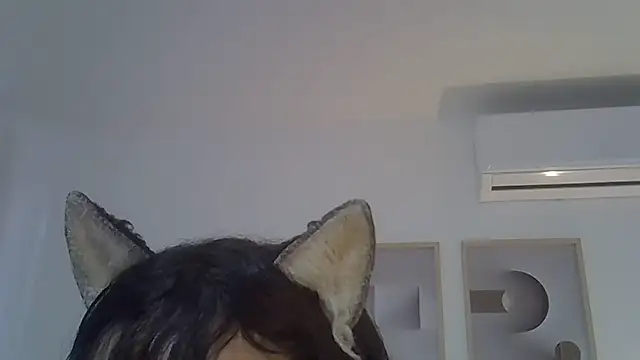 SkinnyKitten live cam on Stripchat
