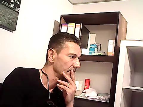 mastercharisma35 live cam on Stripchat