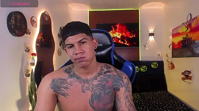 Damian_latinxxx live cam on Stripchat