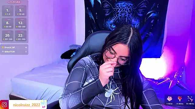 Nicolle_Ruizz live cam on Stripchat