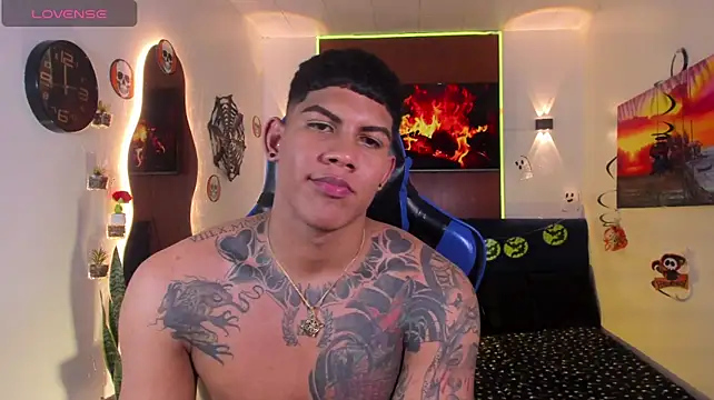 Damian_latinxxx live cam on Stripchat
