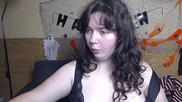 NeonilaLisova live cam on Stripchat