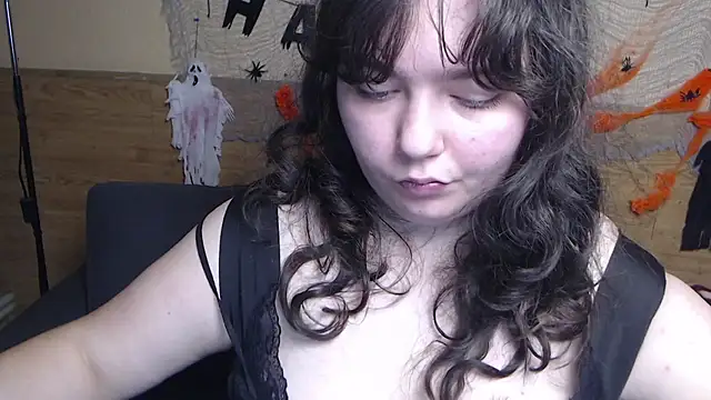 NeonilaLisova live cam on Stripchat
