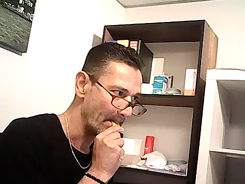 mastercharisma35 live cam on Stripchat