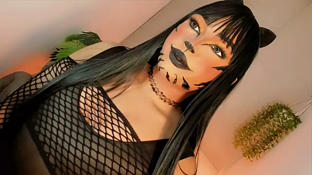 misstreslatin live cam on Stripchat