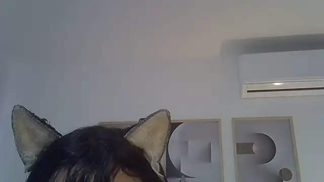 SkinnyKitten live cam on Stripchat